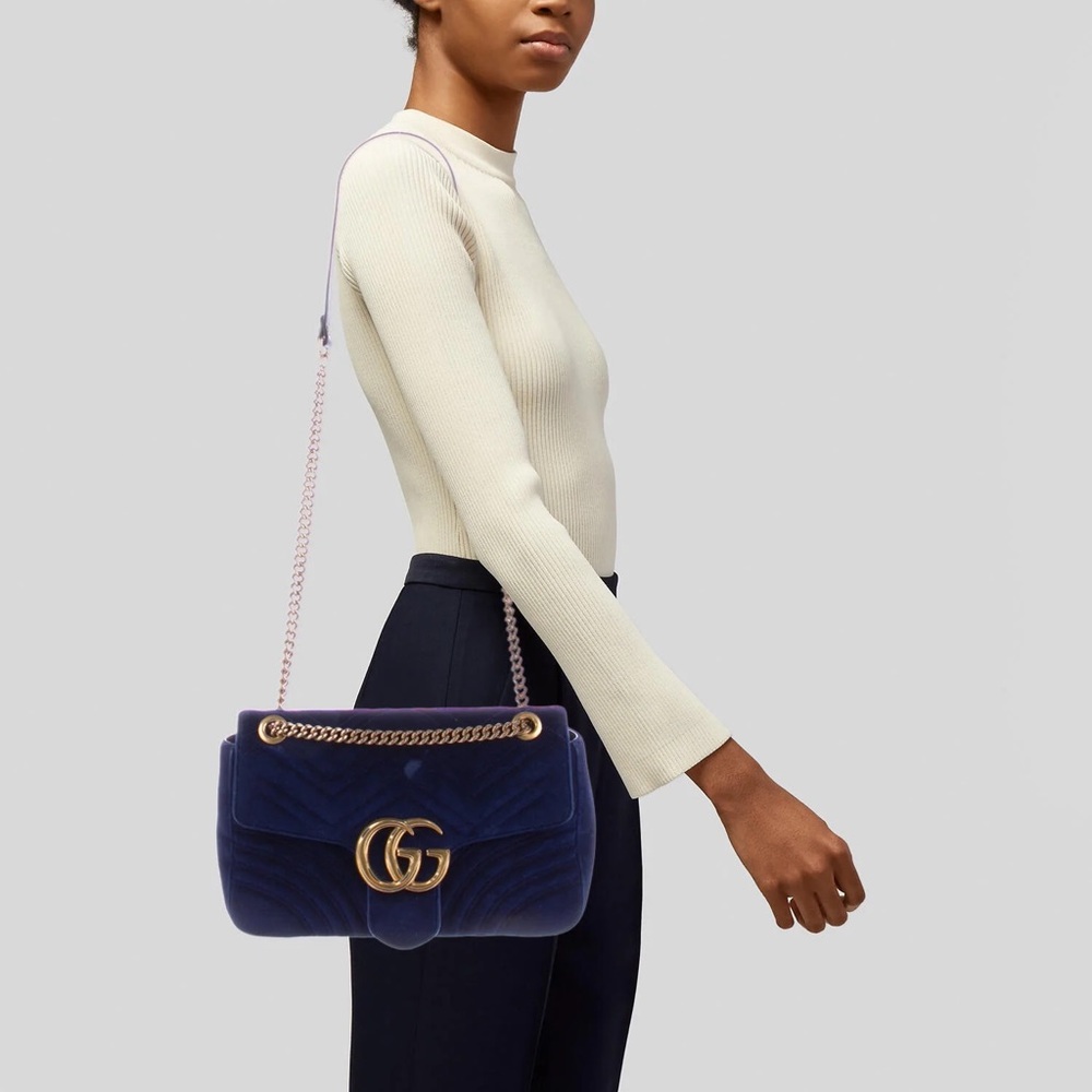 100% Authentic  Blue Gucci Shoulder Bag GG Logo
Gold-Tone Hardware Chain-Link
